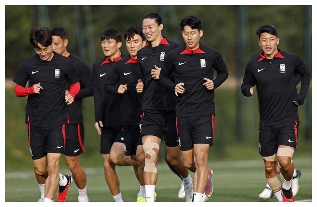 包含足球盛事：亚洲球队向前迈进的词条